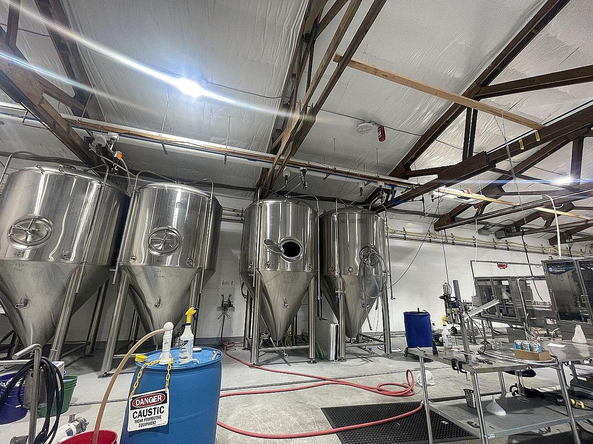 Used (6) Available - Used 40 bbl / 1240 Gal Jacketed Fermenter / Storage Tank