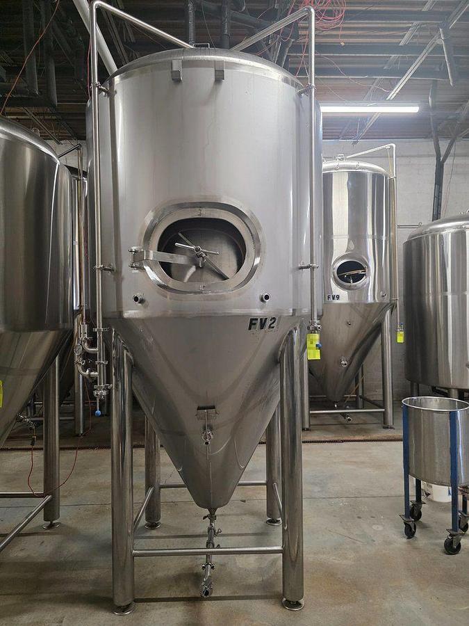 Used (1) Available - Used ABT 30 bbl/ 930 Gallon jacketed unitank fermenter / storage vessel 