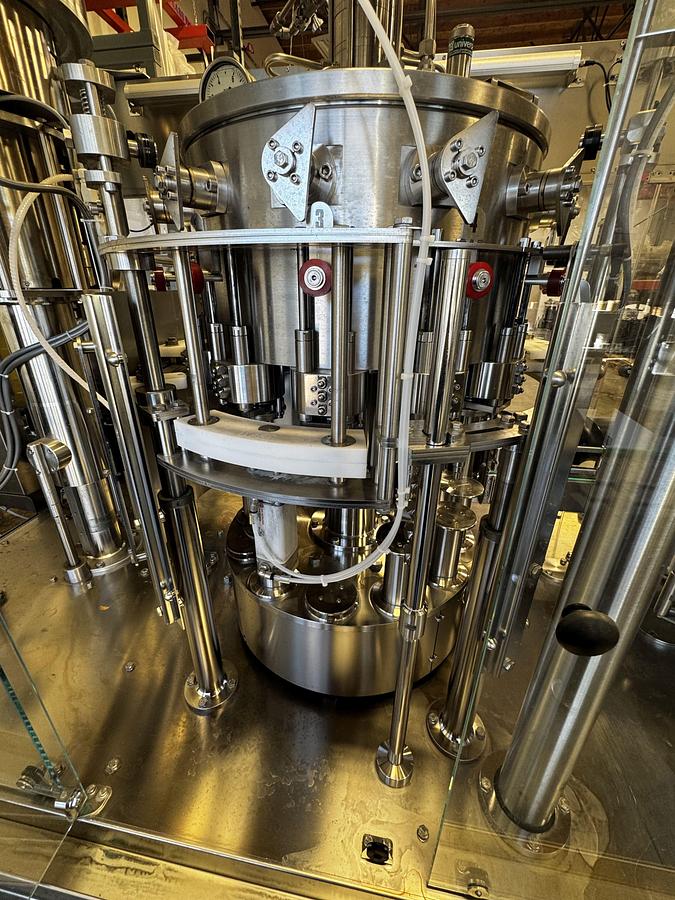 Used Used GAI 3031 FM Bier Monoblock Rinser/Filler/Capper with Labeler and Conveyor