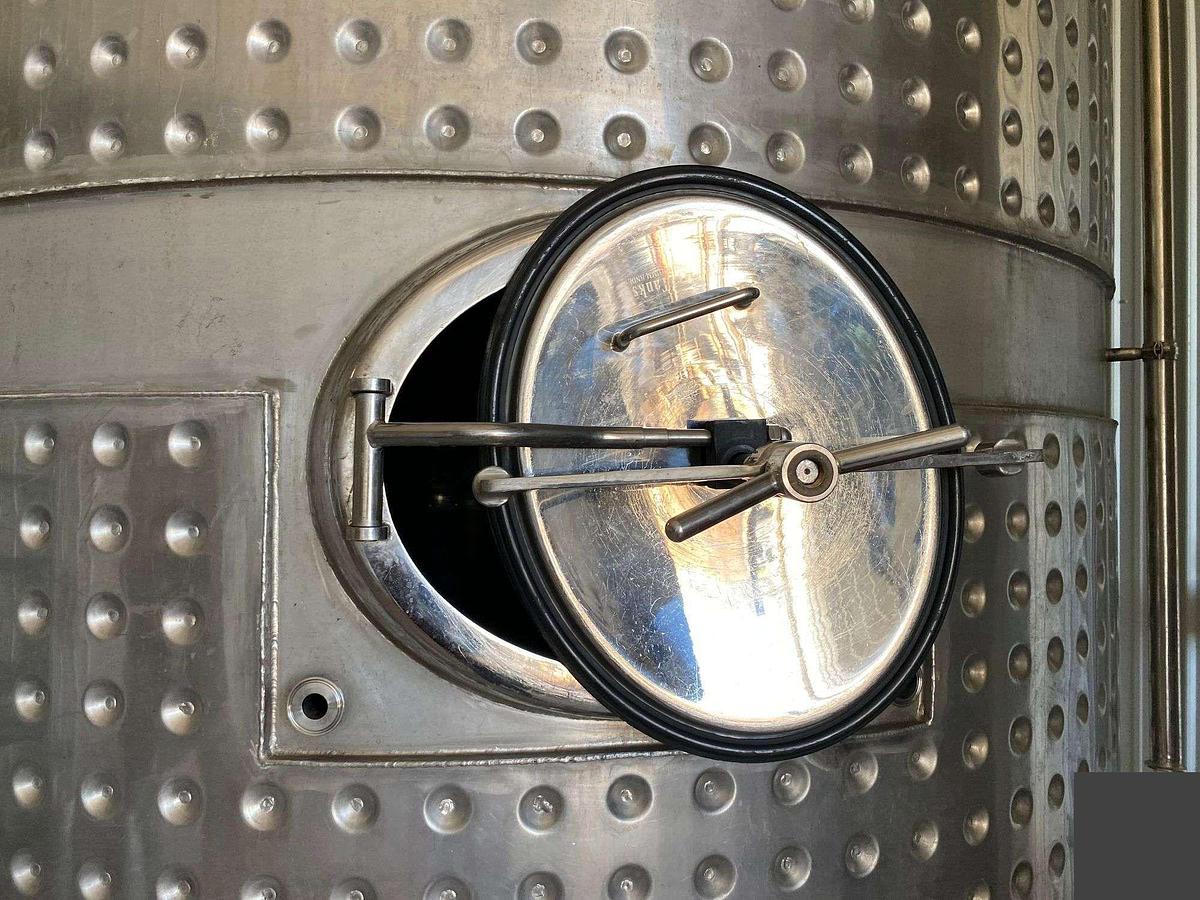 Used (2) available -Glacier 4100 Gallon jacketed brite/storage tanks