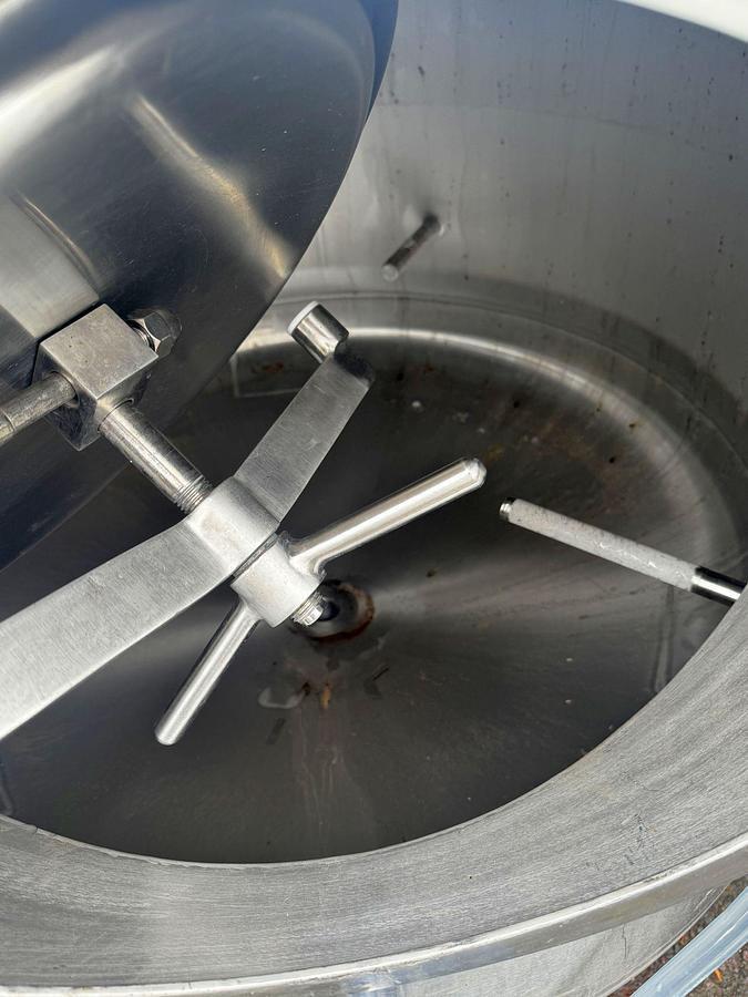 Used (4) Available - Used 5 bbl / 155 gal jackete brite/ storage tanks