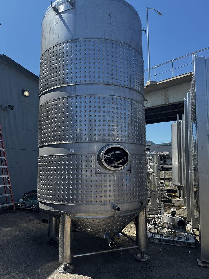 Used (2) available -Glacier 4100 Gallon jacketed brite/storage tanks