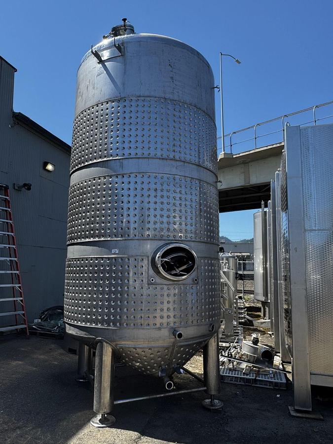 Used (2) available -Glacier 4100 Gallon jacketed brite/storage tanks