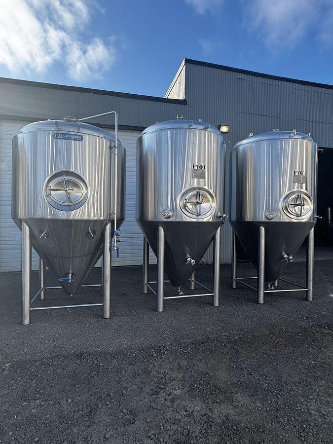 Used (1) Available - NEVER USED - Cassman 30 bbl/ 930gal unitank fermenter