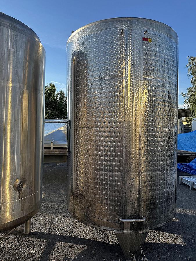 Used Used Letina 6200L / 1640 Gal closed top jacketed fermenter/ storage tank