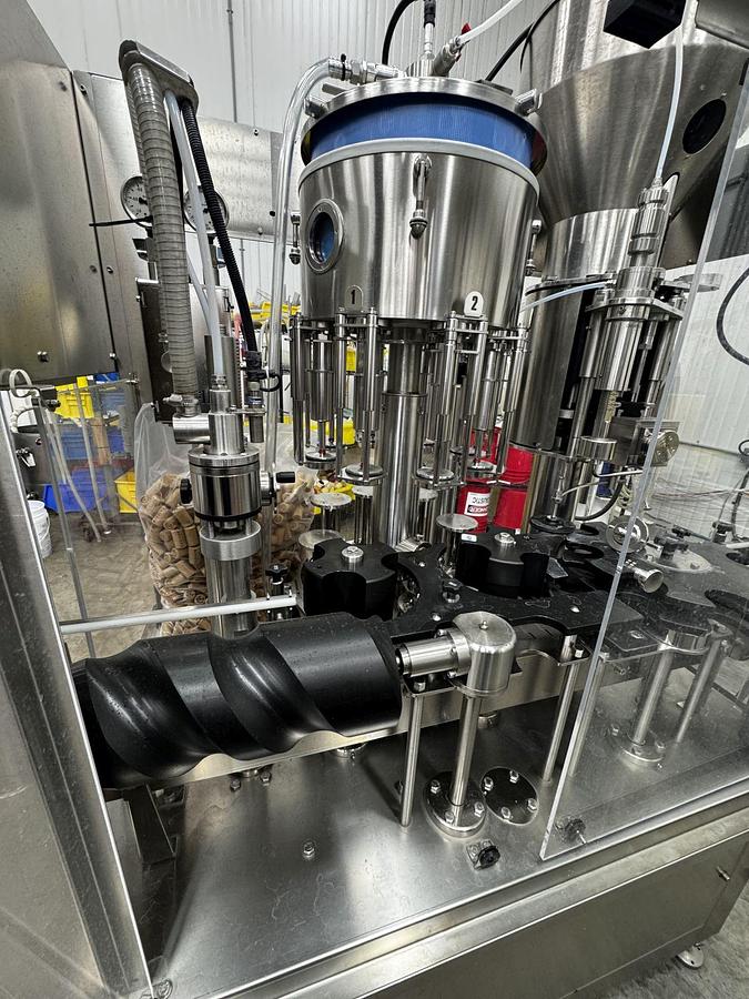 Used Used GAI 1301 Monoblock filling line for non carbonated beverage products