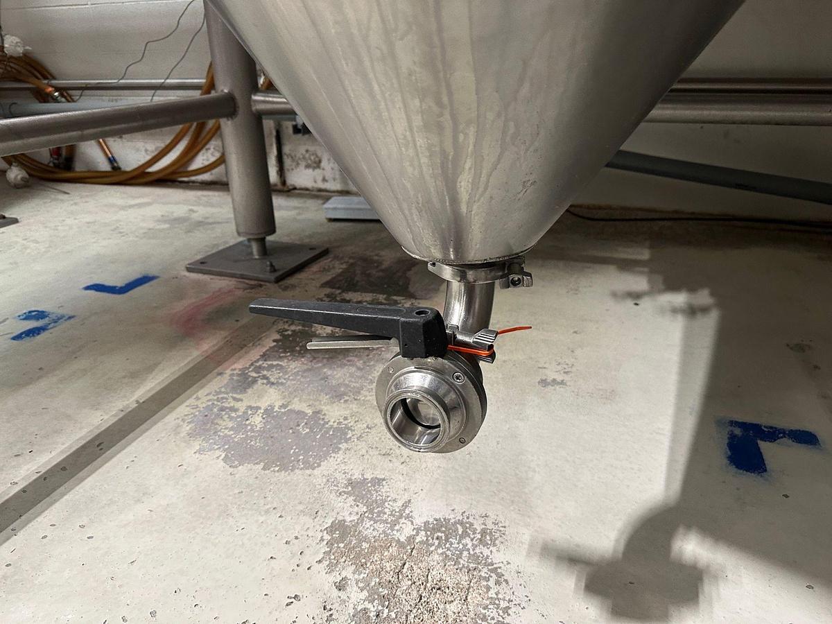 Used (4) available - Used JVNW 100 bbl / 3100gal conical jacketed unitank fermenters