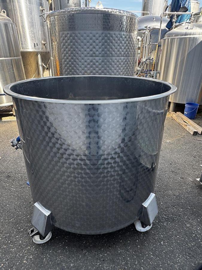 Used (1) Available - Used Speidel 1000L / 265 Gallon open top mix tank