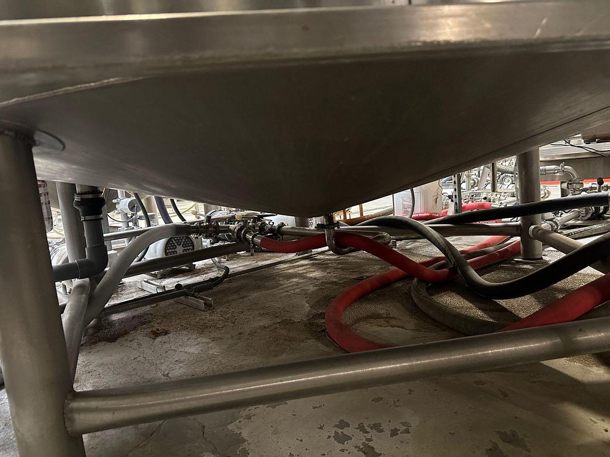 Used Used JV Northwest 115bbl / 3565 Gallon jacketed/Insulated cold water / storage tank