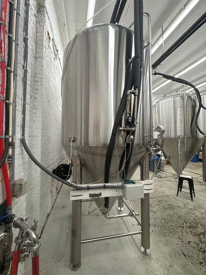 Used Used Glacier 30 bbl / 930Gal Unitank Fermenter