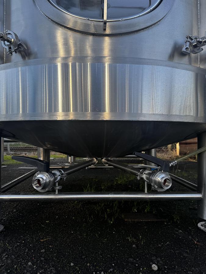 Used (1) Available - Used Specific Mechanical 40hl / 1056 Gal / 33 bbl jacketed brite tank - 2022