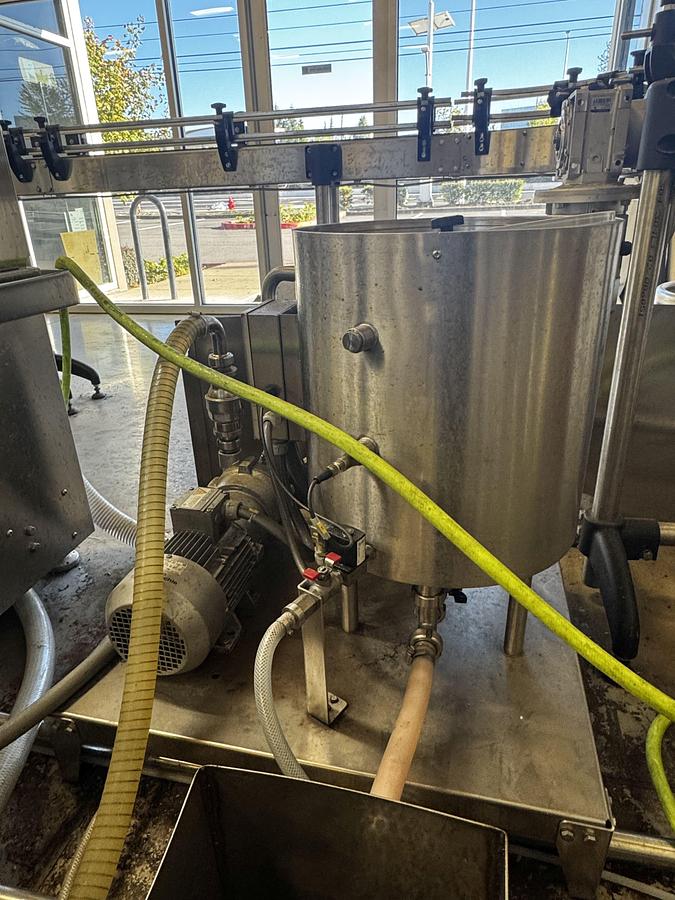 Used Used GAI 3031 FM Bier Monoblock Rinser/Filler/Capper with Labeler and Conveyor