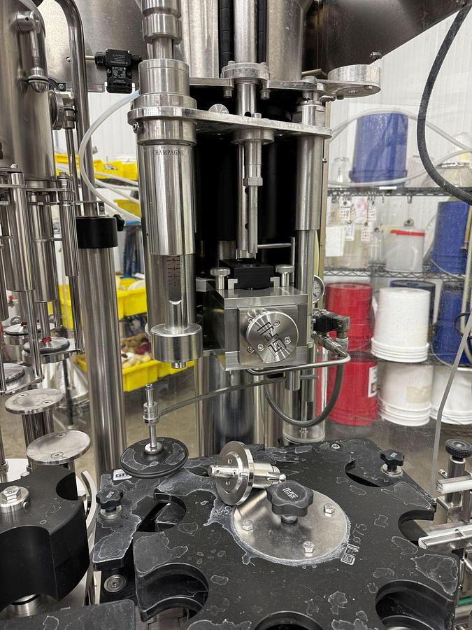 Used Used GAI 1301 Monoblock filling line for non carbonated beverage products