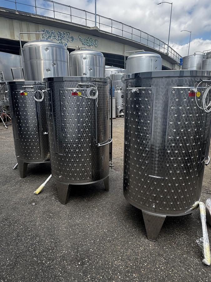 (3) available - New Stock Letina 1050L / 277 Gal VC jacketed fermenter