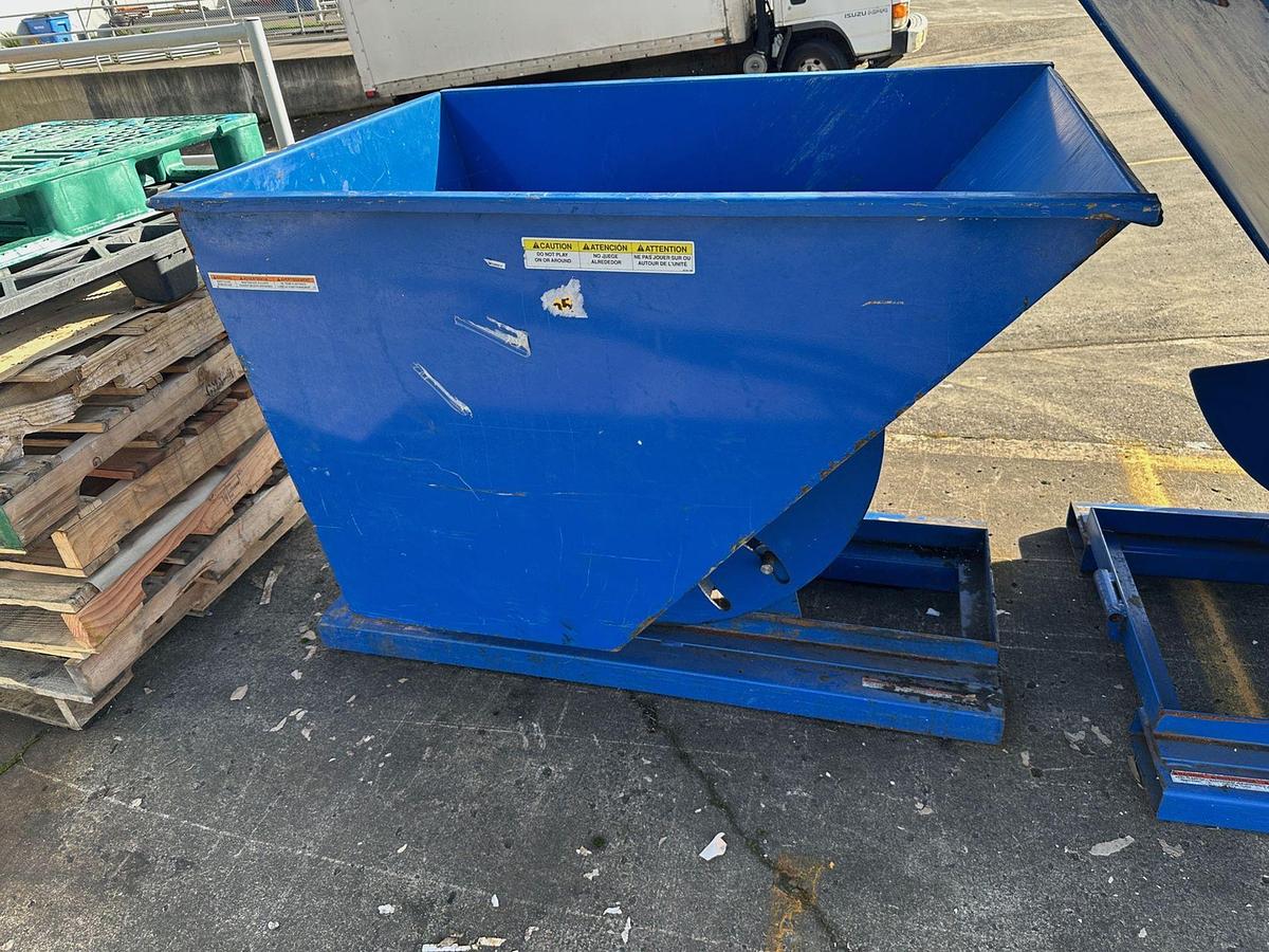 Used Vestil 1 Yard / 2000 LB Capacity Self-Dumping Dumpster - Model D-100-LD