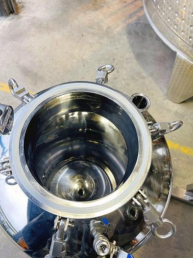 Used Used 1bbl / 40 Gallon closed single wall storage tank