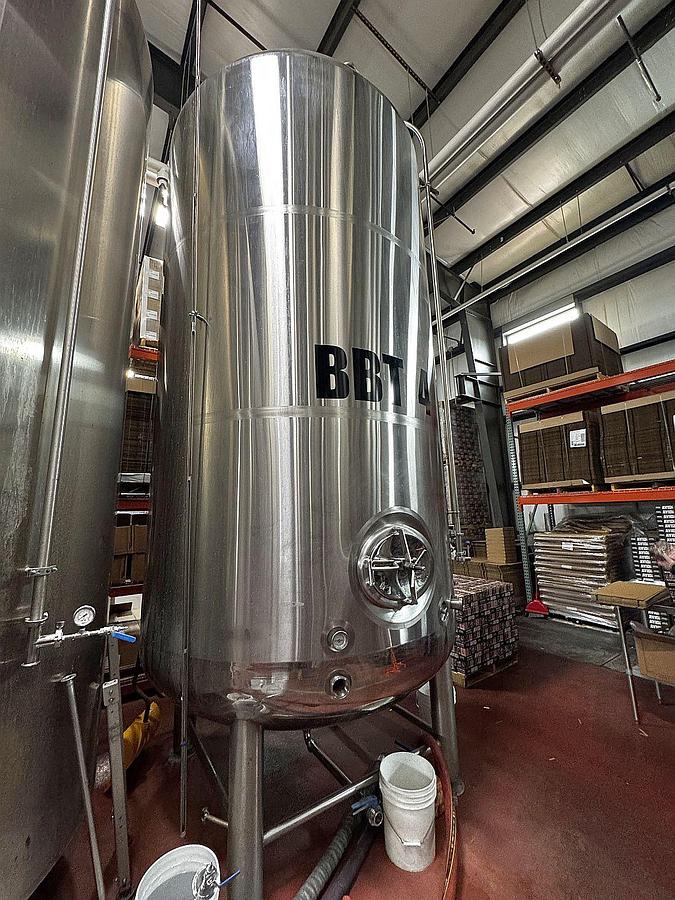Used (1) Used Glacier 120 bbl/ 3720 Gal Jacketed brite tank