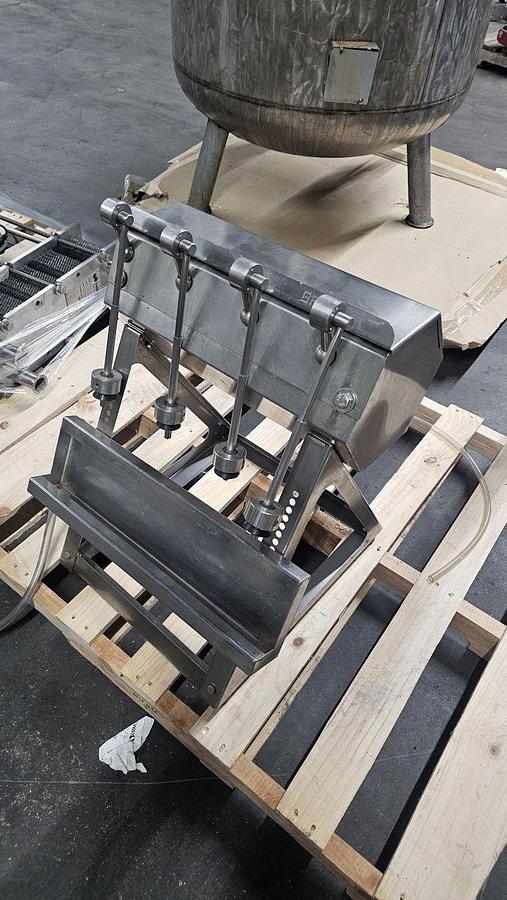 Used Used-GAI 4 Head Table Top Manual Gravity filler