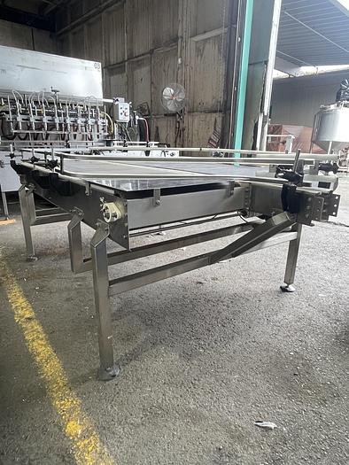 Used Used 9' Bi-Flow Accumulation Table