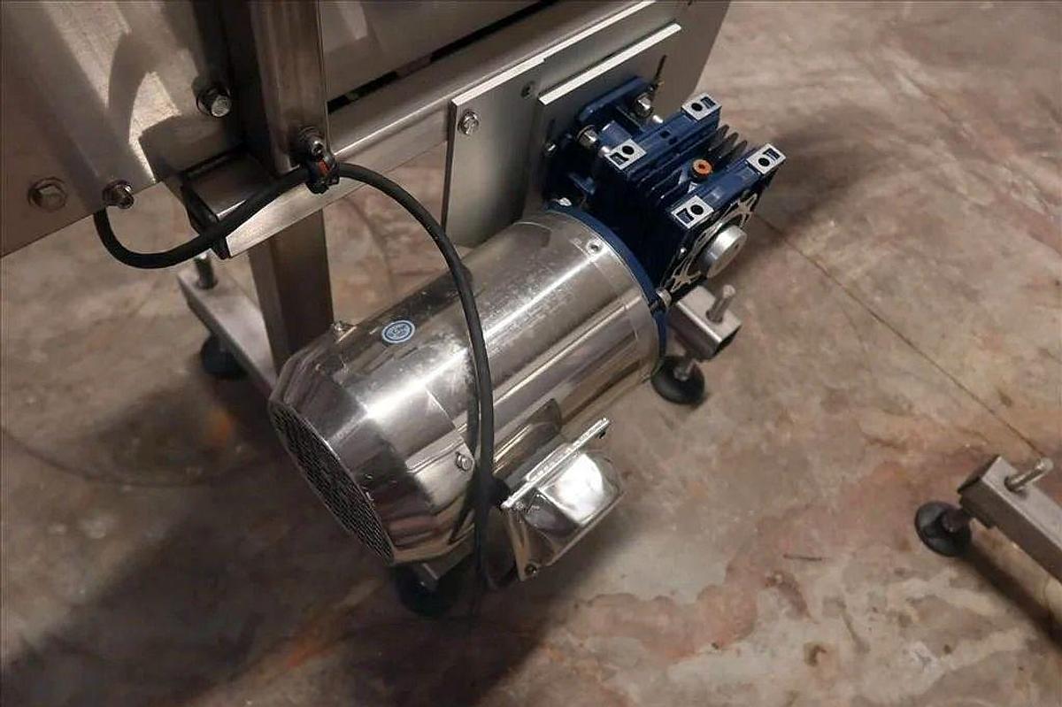 Used (1) Used powere can/bottle conveyor with VFD