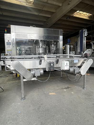 Used Used 9' Bi-Flow Accumulation Table