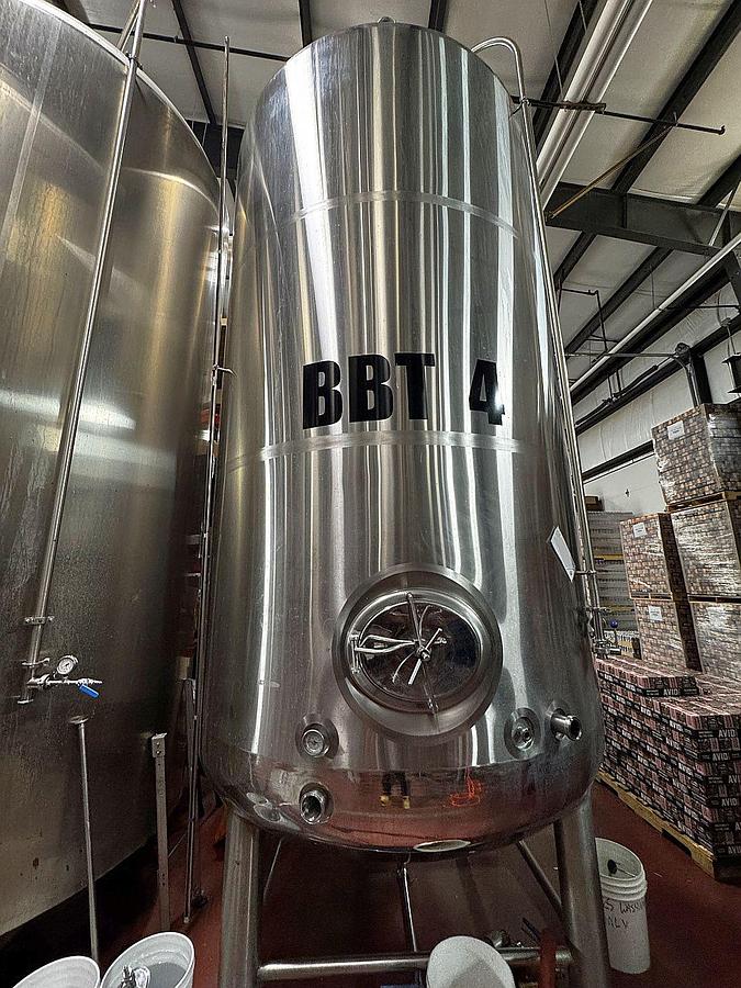 Used (1) Used Glacier 120 bbl/ 3720 Gal Jacketed brite tank