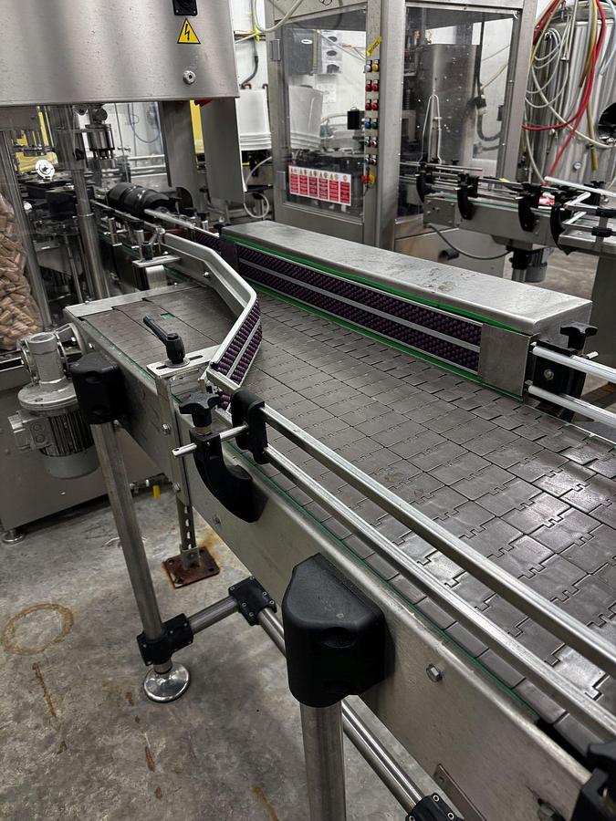 Used Used GAI 1301 Monoblock filling line for non carbonated beverage products