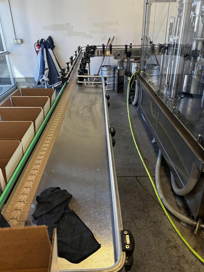 Used Used GAI 3031 FM Bier Monoblock Rinser/Filler/Capper with Labeler and Conveyor