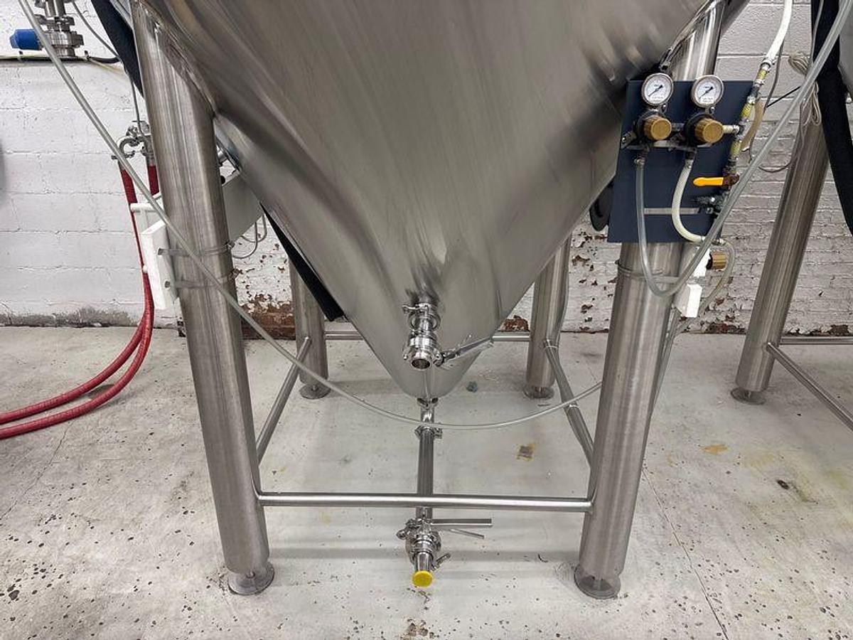 Used Used Glacier 30 bbl / 930Gal Unitank Fermenter