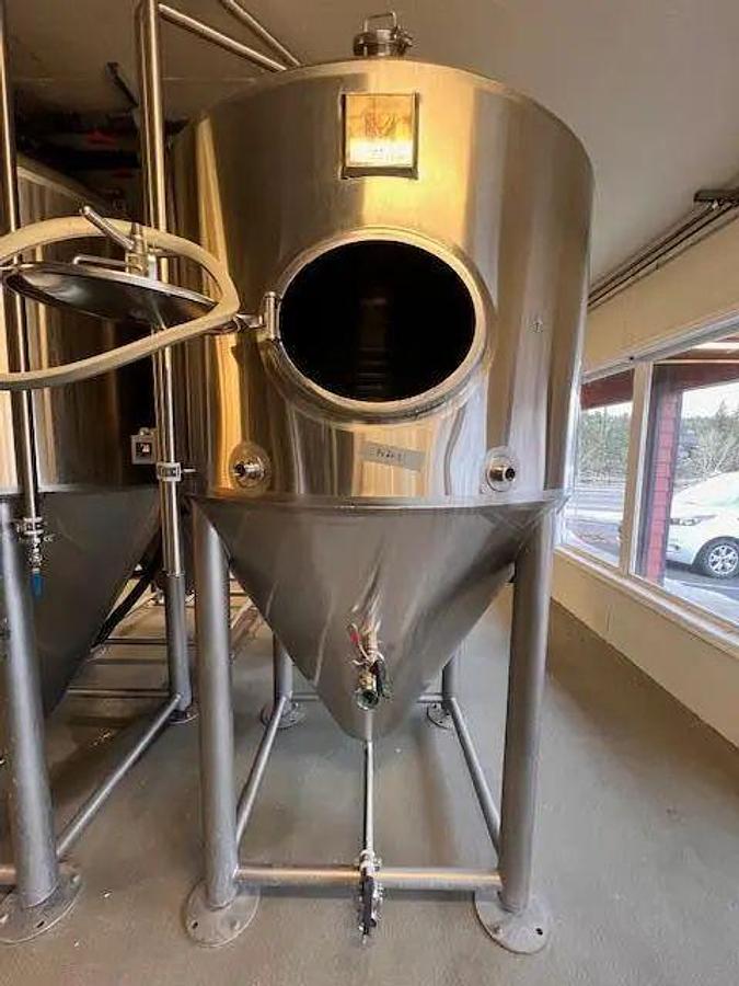 Used (9) Available - Used Marks Fabrication 20 bbl/ 620 Gal unitank fermenter