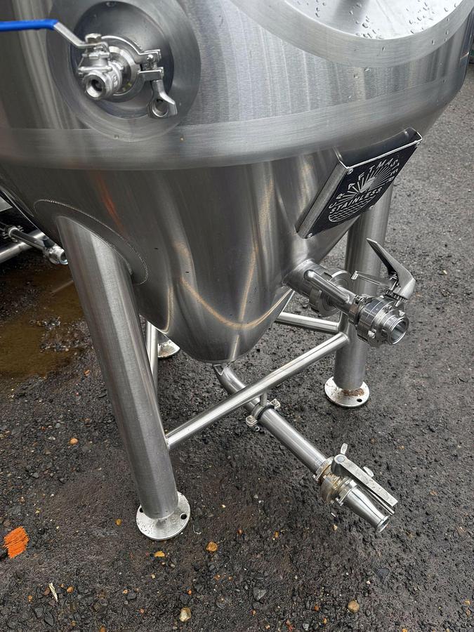 Used (3) Available - Used Craftmaster Stainless 3.5 bbl / 139 total gal Fermenters
