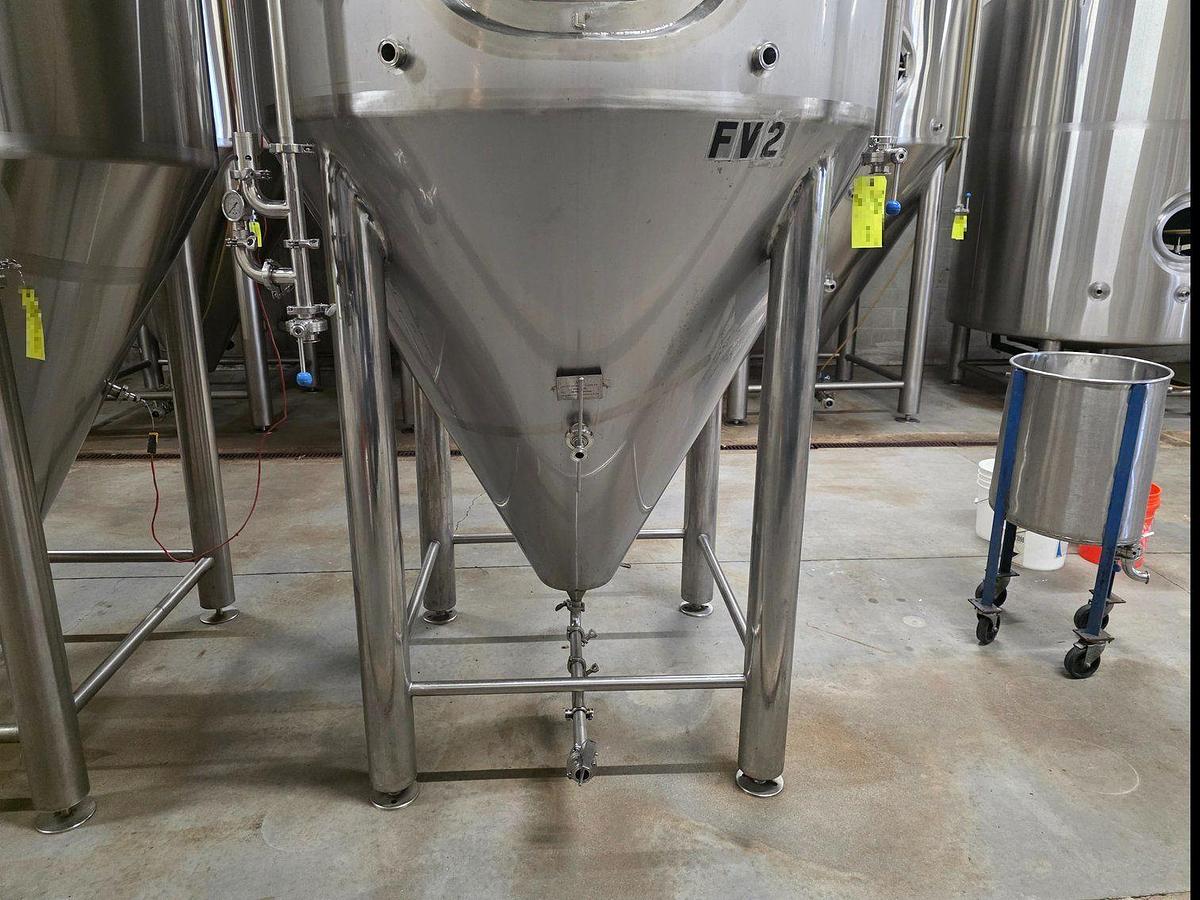 Used (1) Available - Used ABT 30 bbl/ 930 Gallon jacketed unitank fermenter / storage vessel