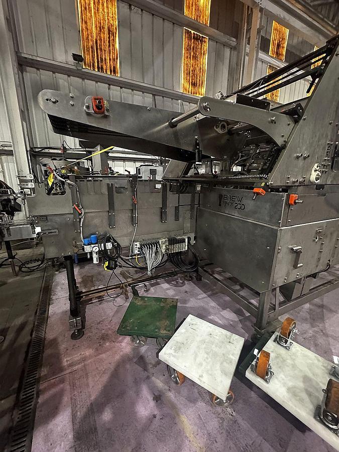 Used Used Switchback model AI-2H BP200 Brewpack 200 high speed cartoner