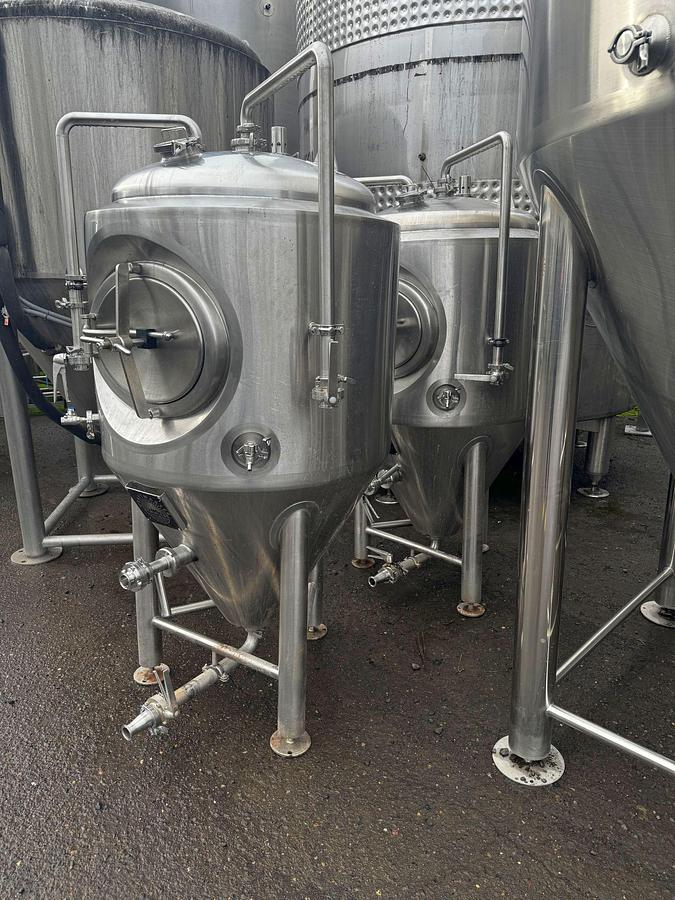 Used (3) Available - Used Craftmaster Stainless 3.5 bbl / 139 total gal Fermenters