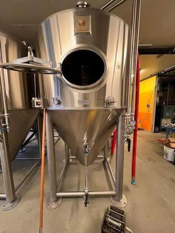 Used (9) Available - Used Marks Fabrication 20 bbl/ 620 Gal unitank fermenter