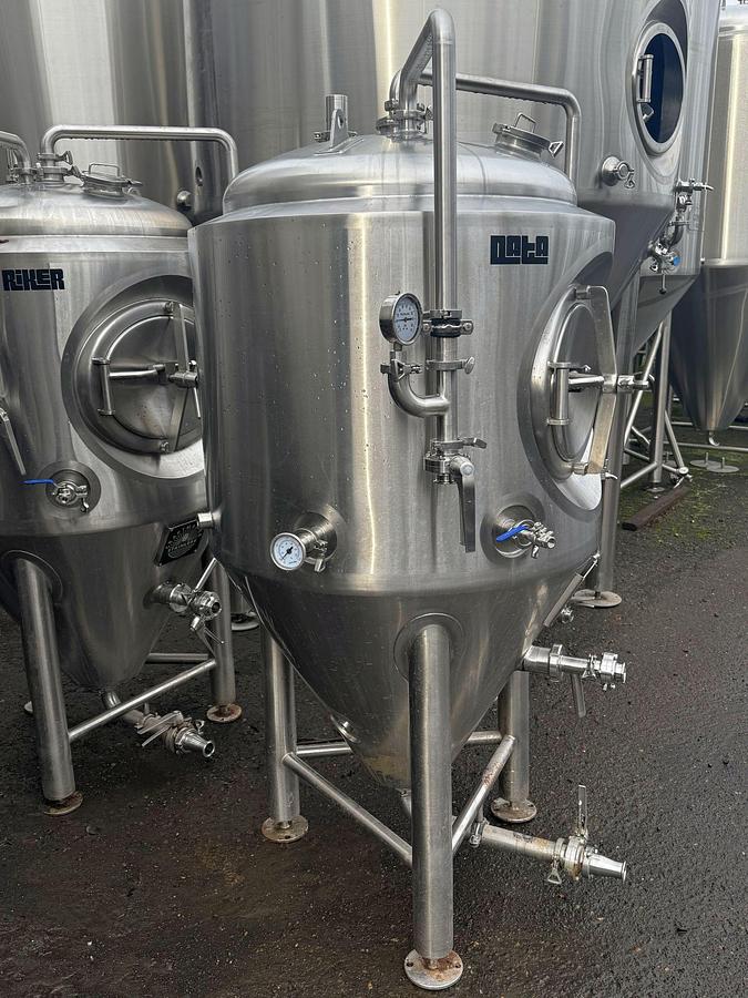 Used (3) Available - Used Craftmaster Stainless 3.5 bbl / 139 total gal Fermenters