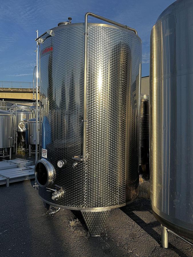 Used Used Letina 6200L / 1640 Gal closed top jacketed fermenter/ storage tank