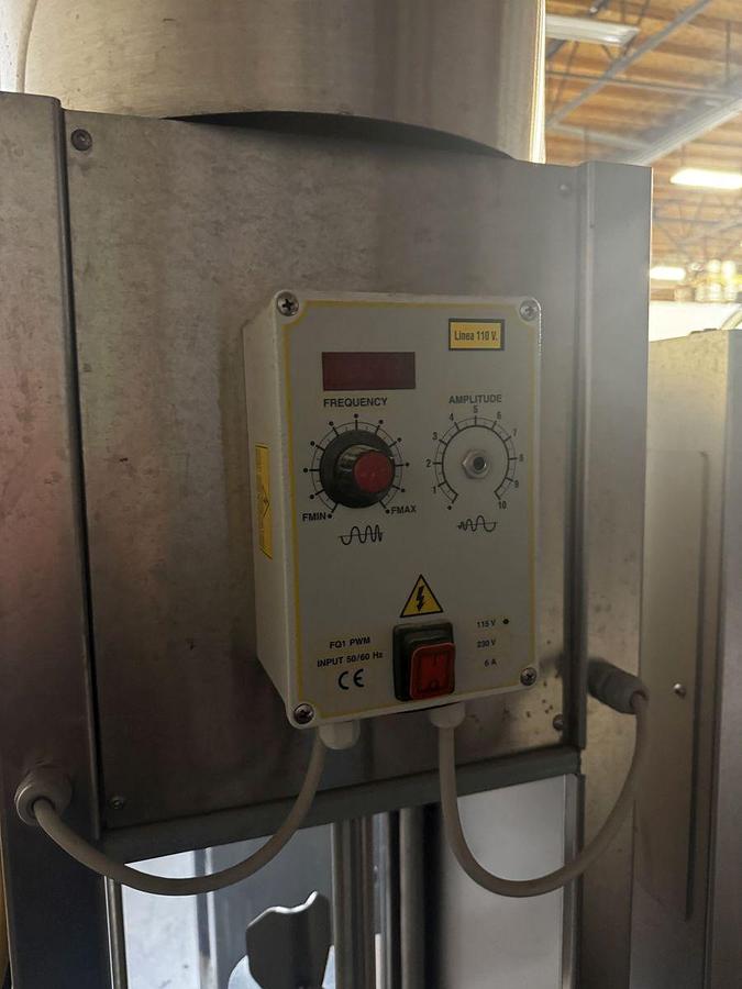 Used Used IC Filling Systems Semi Auto counterpressure bottle filler/ crowner