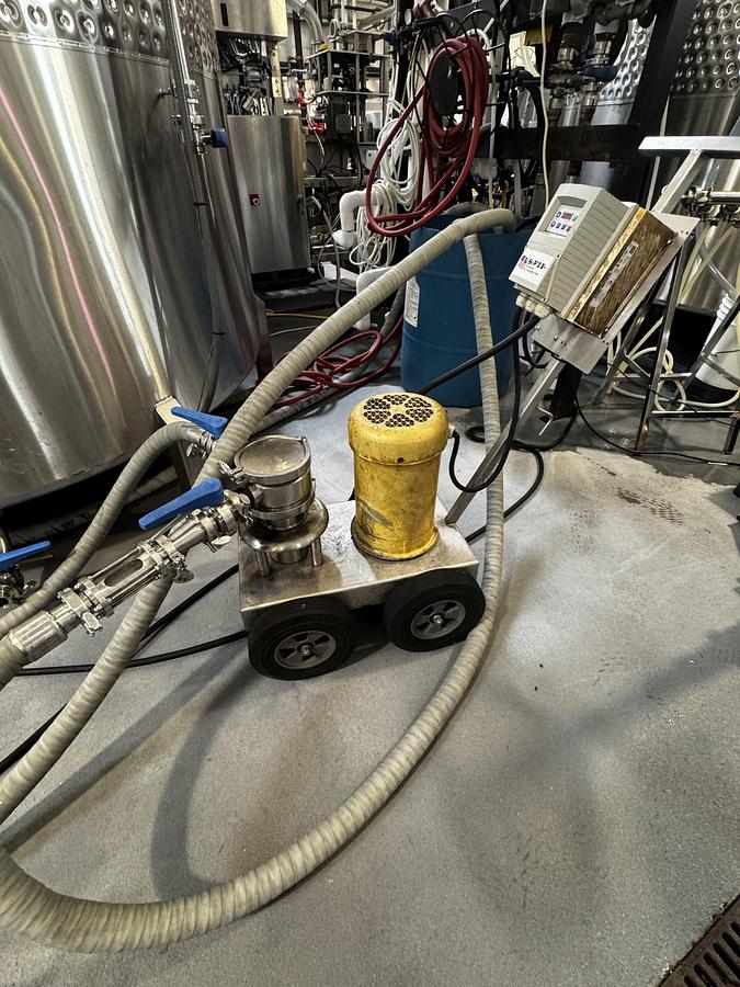 Used Used 2" US-FIP flexible Impeller Pump With Cart And VFD