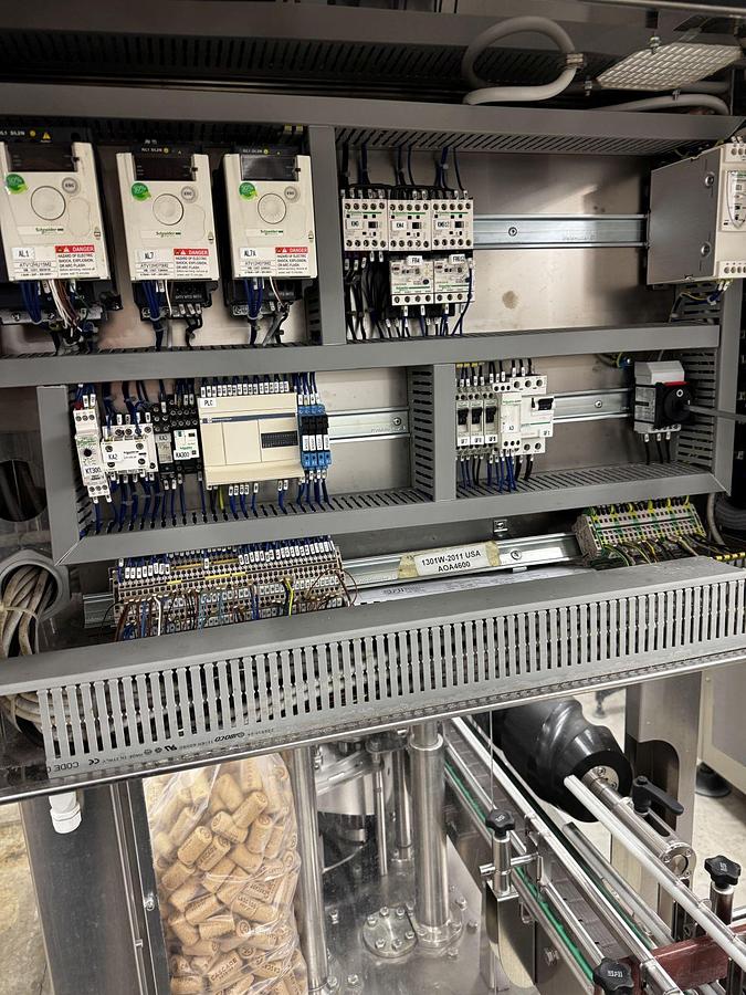 Used Used GAI 1301 Monoblock filling line for non carbonated beverage products