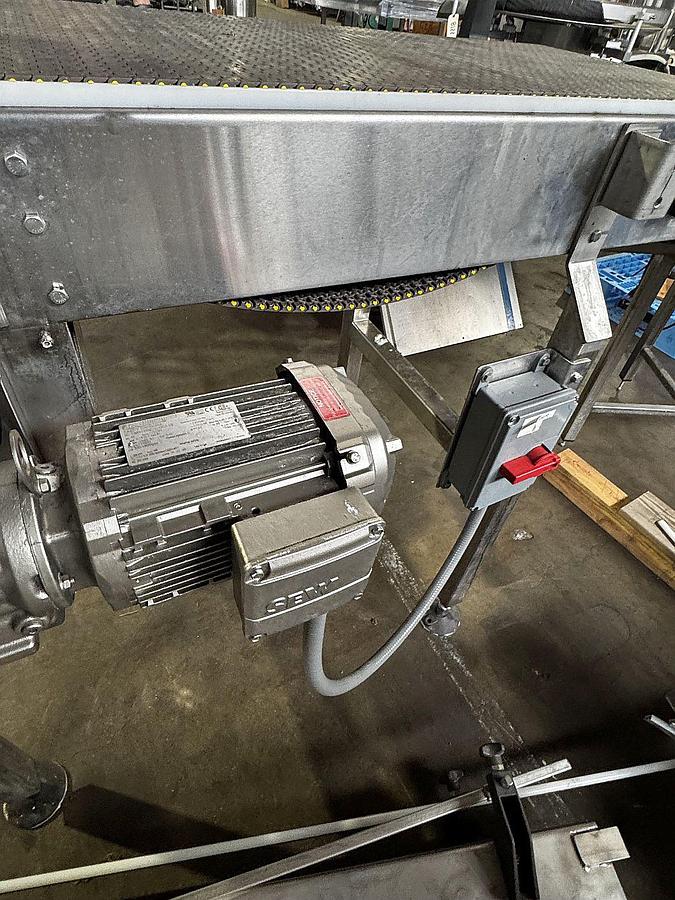 Used Used Bevco Mat top belt conveyor