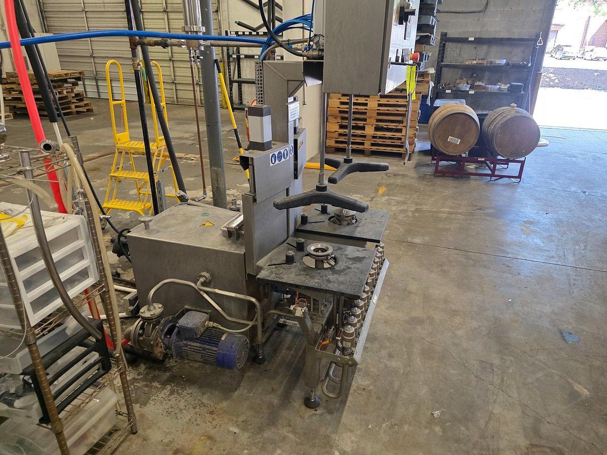 Used Used KHS Innokeg KegBoy keg cleaner/filler