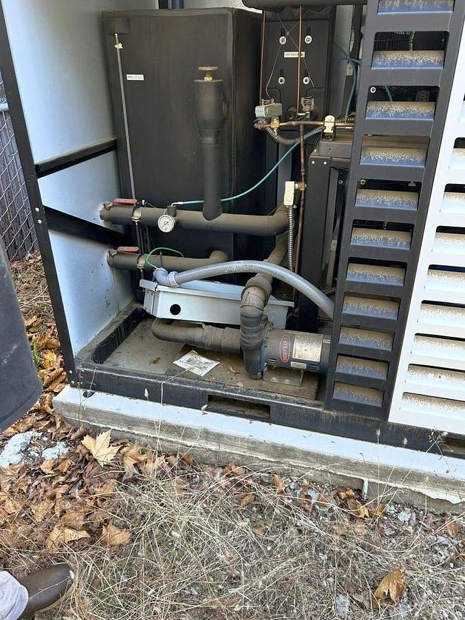 Used Used G&D 5x5 / 10 hp Glycol Chiller