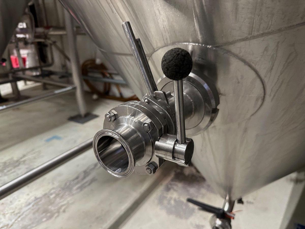 Used (4) available - Used JVNW 100 bbl / 3100gal conical jacketed unitank fermenters