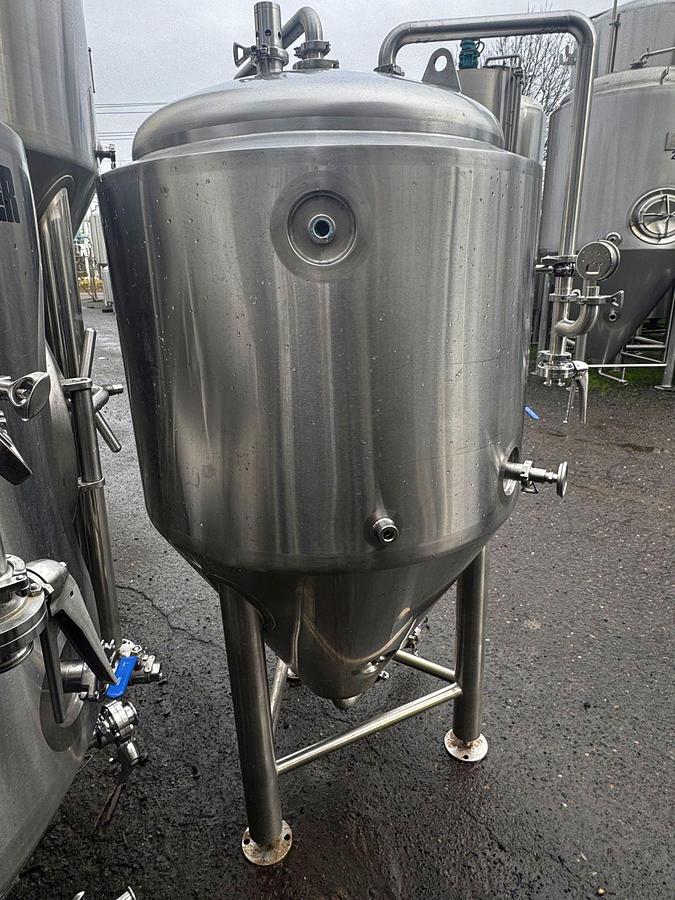 Used (3) Available - Used Craftmaster Stainless 3.5 bbl / 139 total gal Fermenters