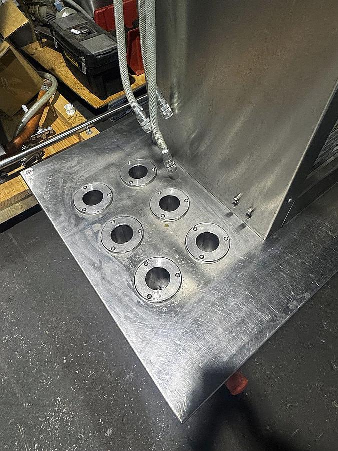 Used Used IC Filling Systems Semi Auto counterpressure bottle filler/ crowner