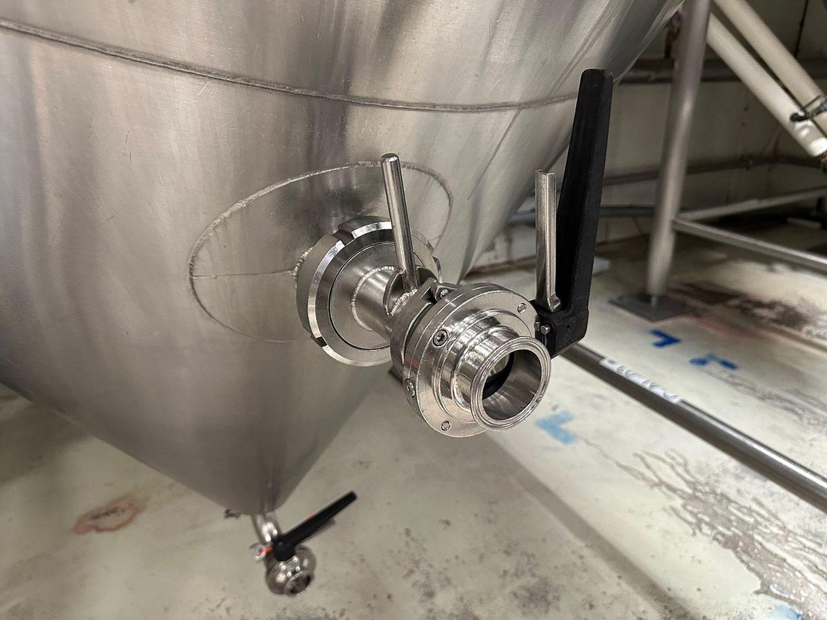 Used (4) available - Used JVNW 100 bbl / 3100gal conical jacketed unitank fermenters