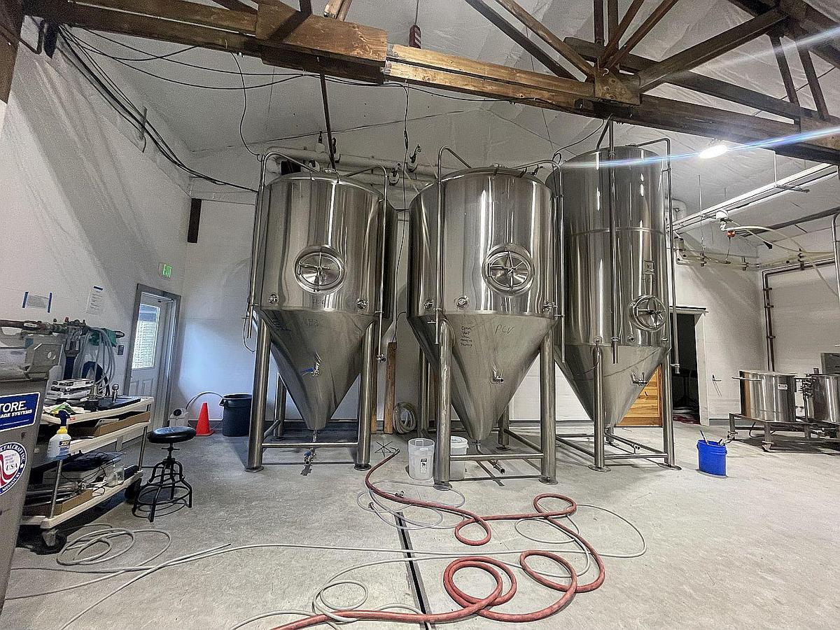 Used (6) Available - Used 40 bbl / 1240 Gal Jacketed Fermenter / Storage Tank