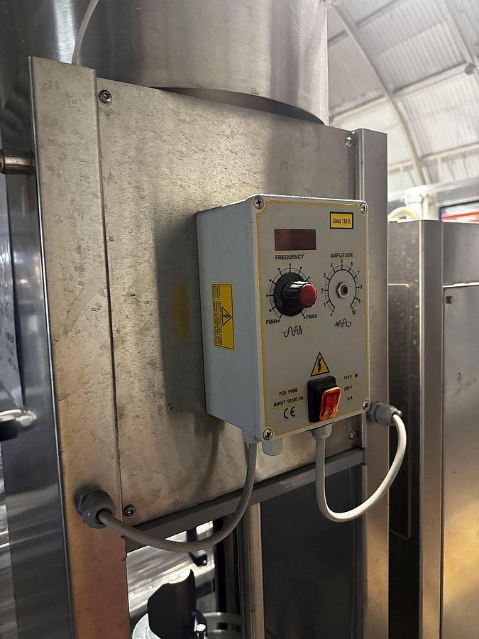 Used Used IC Filling Systems Semi Auto counterpressure bottle filler/ crowner