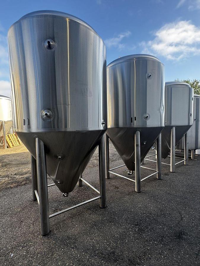 Used (4) available - Used PBST Pacific Brew 30 bbl / 930Gal Unitank Fermenter